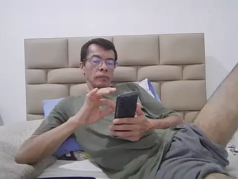 skinnylatino51 online show from September 25, 12:31 am