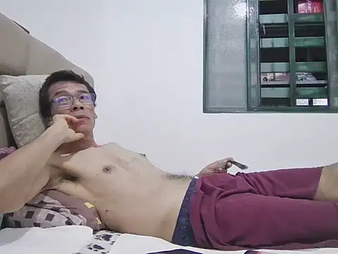 skinnylatino51 online show from October 27, 2:14 am