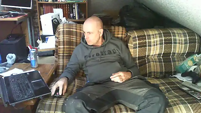 Daz next Door online show from November 2, 4:00 pm