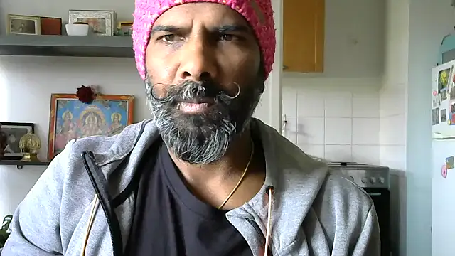 frenchblackc31 online show from May 7, 11:54 am
