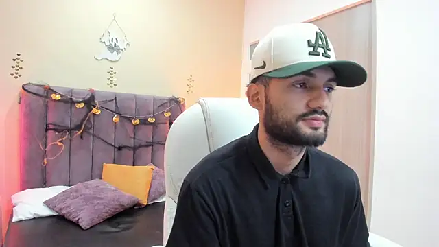 Ryan Jackson  online show from October 5, 1:31 am