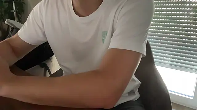 chriiis 85 online show from June 23, 6:18 am