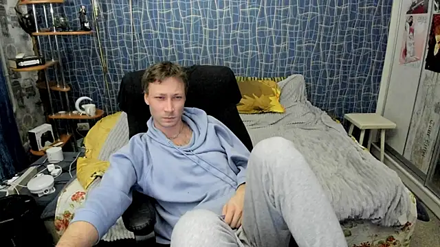 CuteBoy228 online show from April 16, 9:39 pm