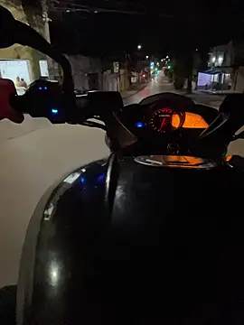 Snapshot of RobinLenoxx chatting on October 17, 2:04 am RobinLenoxx online show from October 17, 2:04 am