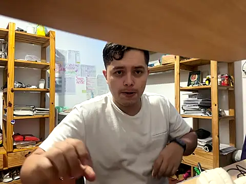 Snapshot of Haustin202 chatting on September 19, 12:24 am Haustin202 online show from September 19, 12:24 am