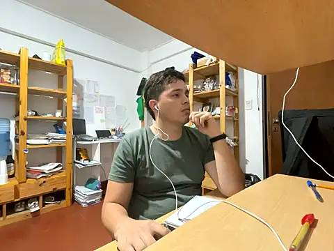 Snapshot of Haustin202 chatting on October 12, 3:33 am Haustin202 online show from October 12, 3:33 am