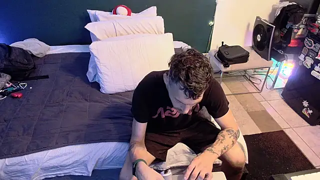 Snapshot of cough2getoff chatting on October 7, 8:24 pm cough2getoff online show from October 7, 8:24 pm