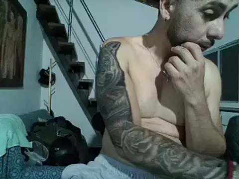 Snapshot of deibyzapata chatting on October 12, 1:10 am deibyzapata online show from October 12, 1:10 am