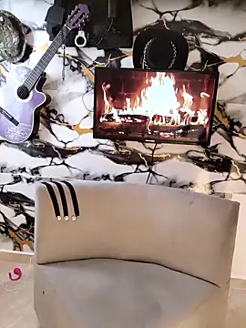 Hiroshi Shen online show from April 11, 3:59 pm