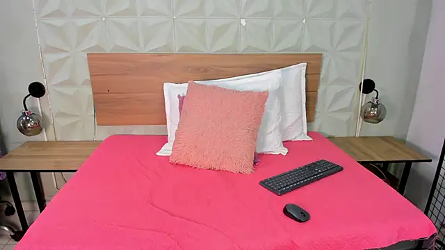 Enrrixxx  online show from January 14, 12:37 am