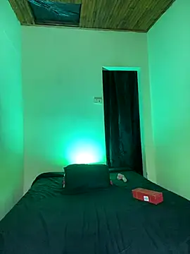 Snapshot of Archie-Davis chatting on October 4, 5:23 am Archie-Davis online show from October 4, 5:23 am