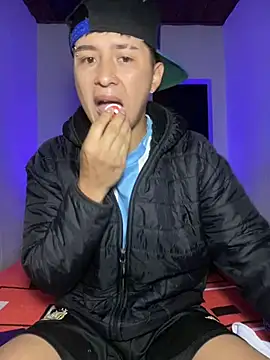 Snapshot of Archie-Davis chatting on October 16, 11:40 am Archie-Davis online show from October 16, 11:40 am