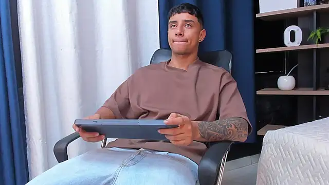 jaze bradley online show from November 27, 11:36 am