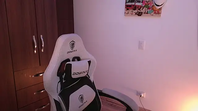 domsantiago  online show from December 1, 3:42 am