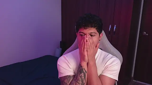 domsantiago  online show from October 5, 2:04 am