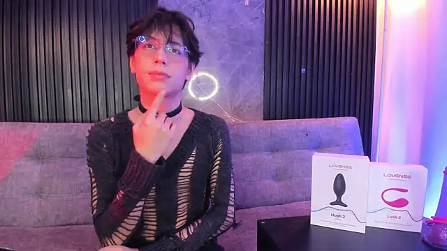 luixdust  online show from November 4, 5:30 am