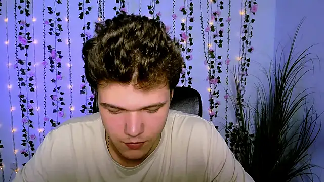 Snapshot of lucas_long_ chatting on September 21, 7:03 pm lucas long  online show from September 21, 7:03 pm