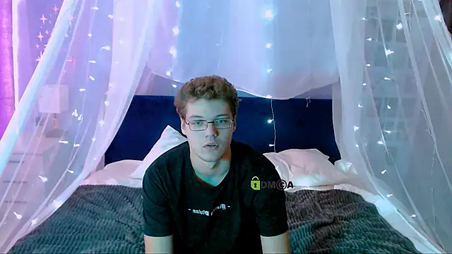 Snapshot of lucas_long_ chatting on September 14, 8:27 am lucas long  online show from September 14, 8:27 am