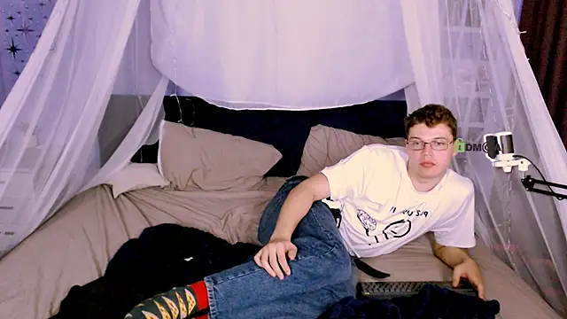 Snapshot of lucas_long_ chatting on October 2, 4:22 pm lucas long  online show from October 2, 4:22 pm