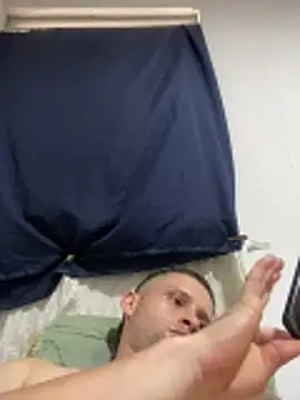 monocams online show from April 5, 9:33 pm