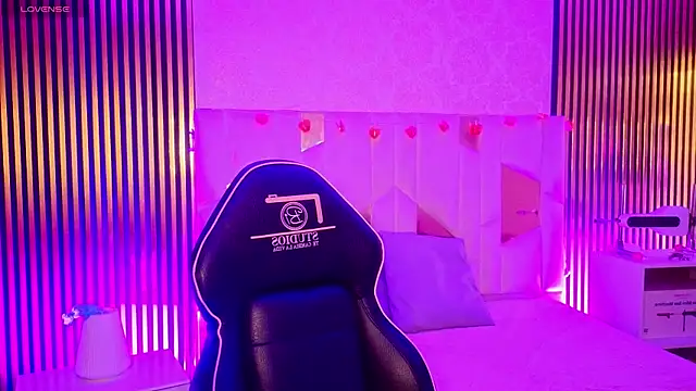 LIHIAN TAY online show from April 9, 12:22 pm