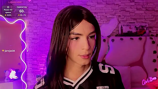 LIHIAN TAY online show from February 21, 12:39 pm