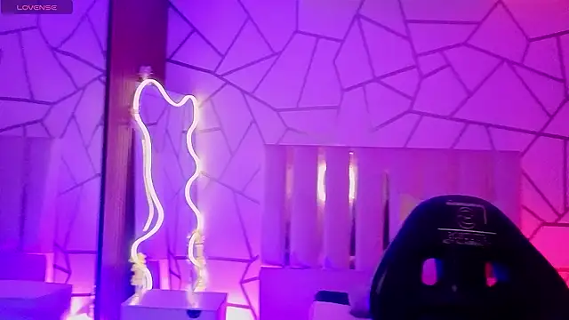 LIHIAN TAY online show from March 30, 3:18 am