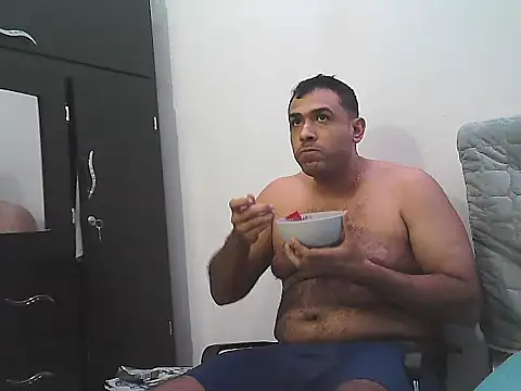 Snapshot of morenocabro10 chatting on October 23, 4:05 am morenocabro10 online show from October 23, 4:05 am