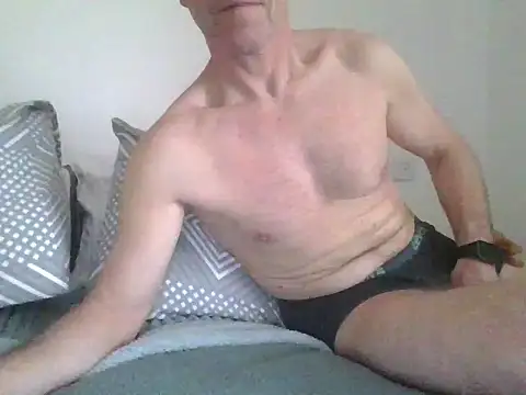 fergi1999 online show from April 2, 8:33 am