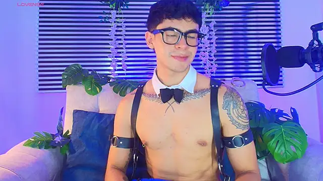 CamiiGuzmanX online show from June 2, 8:21 pm