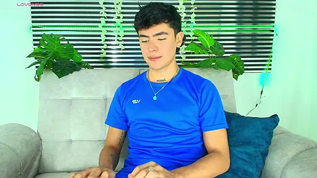 CamiiGuzmanX online show from January 8, 8:14 pm