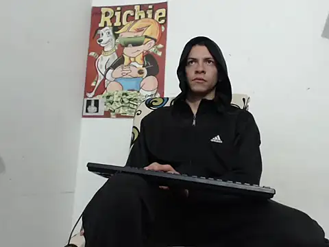 Snapshot of Thomasjons_ chatting on October 20, 9:46 am Thomasjons  online show from October 20, 9:46 am