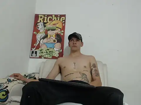 Snapshot of Thomasjons_ chatting on October 24, 2:35 am Thomasjons  online show from October 24, 2:35 am