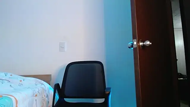 Snapshot of axel_davis_ chatting on October 5, 3:21 am axel davis  online show from October 5, 3:21 am