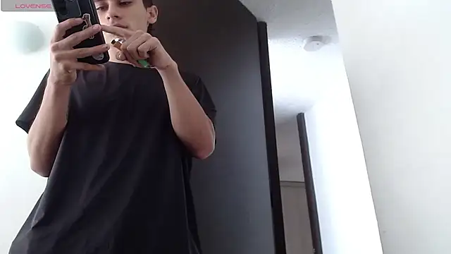 Snapshot of axel_davis_ chatting on October 15, 4:03 pm axel davis  online show from October 15, 4:03 pm