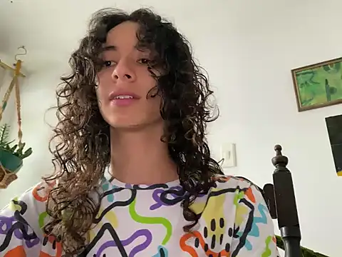 Snapshot of camille_delrey chatting on October 27, 6:21 pm camille delrey online show from October 27, 6:21 pm