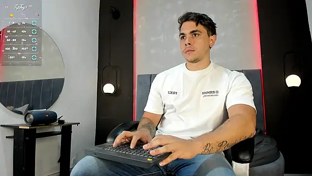 Snapshot of Liam_walk_ chatting on October 6, 8:02 pm Liam walk  online show from October 6, 8:02 pm