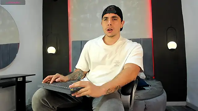 Snapshot of Liam_walk_ chatting on September 23, 9:58 pm Liam walk  online show from September 23, 9:58 pm