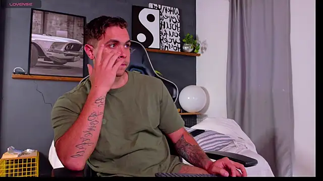 Liam walk  online show from April 14, 6:07 pm