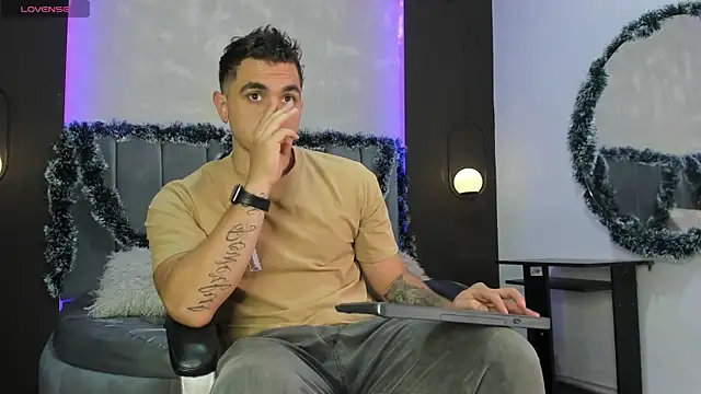 Liam walk  online show from November 23, 10:43 pm