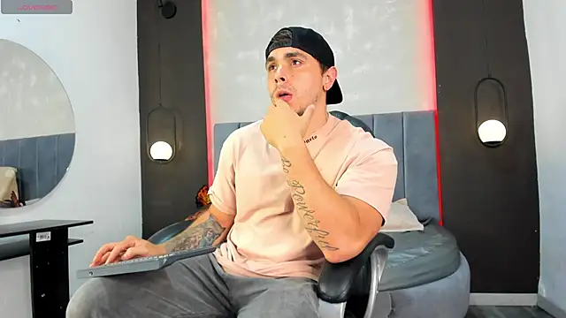 Snapshot of Liam_walk_ chatting on September 24, 10:30 pm Liam walk  online show from September 24, 10:30 pm