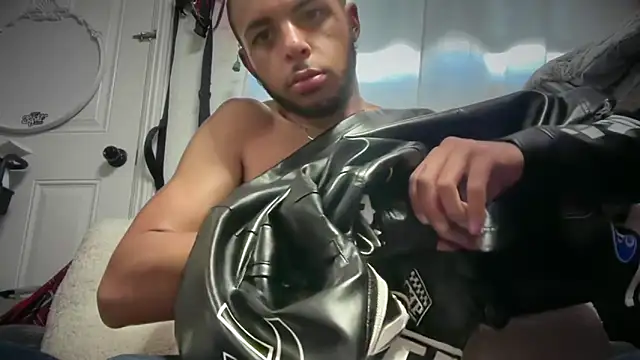 DERTYLAY online show from December 18, 8:27 pm