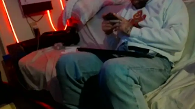 Luv2SuckBWC92 online show from November 15, 8:27 am