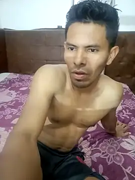 Snapshot of MI_GERALD chatting on October 28, 2:36 am MI GERALD online show from October 28, 2:36 am