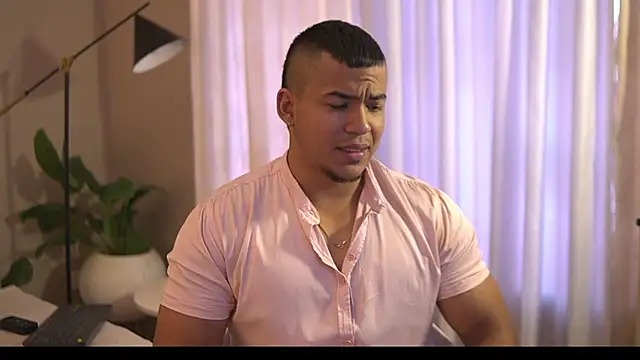 Thiago Valente online show from September 24, 1:42 pm