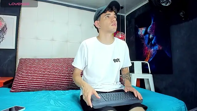 Snapshot of Matteo12_ chatting on September 12, 4:12 am Matteo12  online show from September 12, 4:12 am