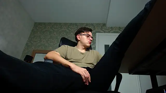 Snapshot of FelixStarkk chatting on October 24, 4:36 am FelixStarkk online show from October 24, 4:36 am