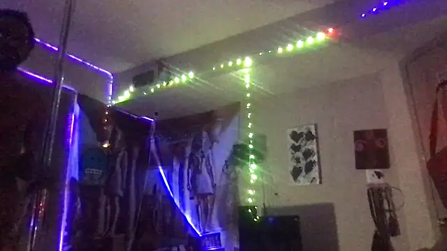 Snapshot of Triggerhappycj100 chatting on September 15, 12:06 pm Triggerhappycj100 online show from September 15, 12:06 pm