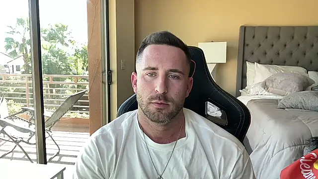 brettmycles28 online show from November 24, 6:09 pm