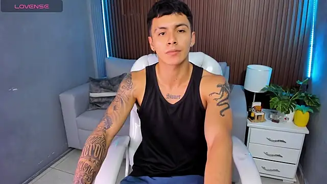 Leo santoro online show from November 29, 1:57 pm